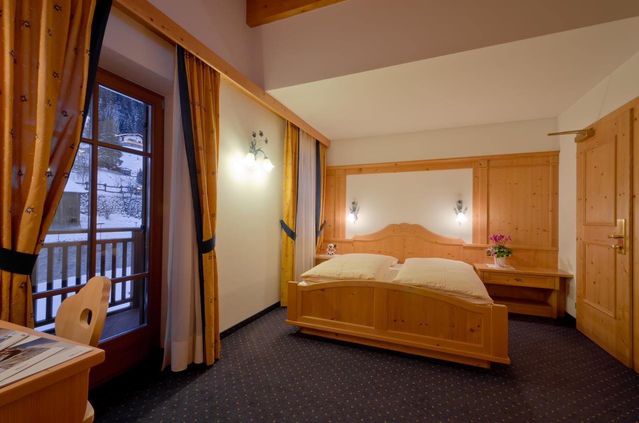 Hotel Al Viel B&B Canazei Luaran gambar